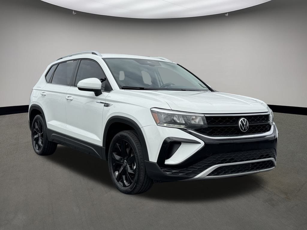 2022 Volkswagen Taos SE's photo