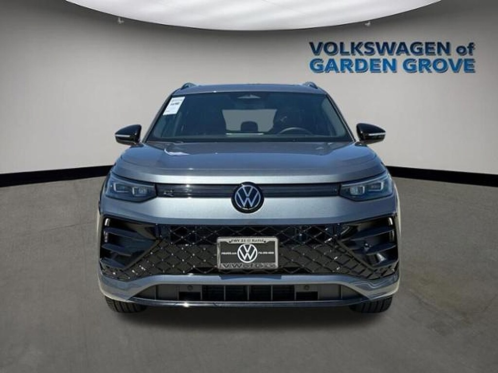 New 2026 Volkswagen Tiguan SE R-Line Black SUV