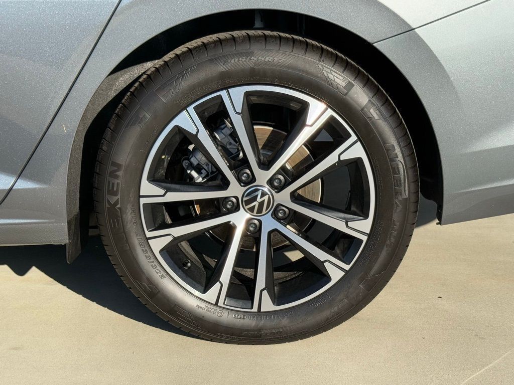 2026 Volkswagen Jetta Sport - Photo 10