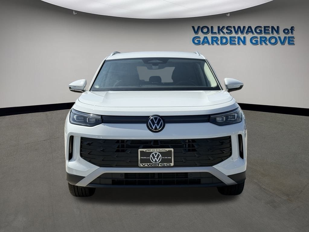 New 2025 Volkswagen Tiguan 2.0T SE SUV