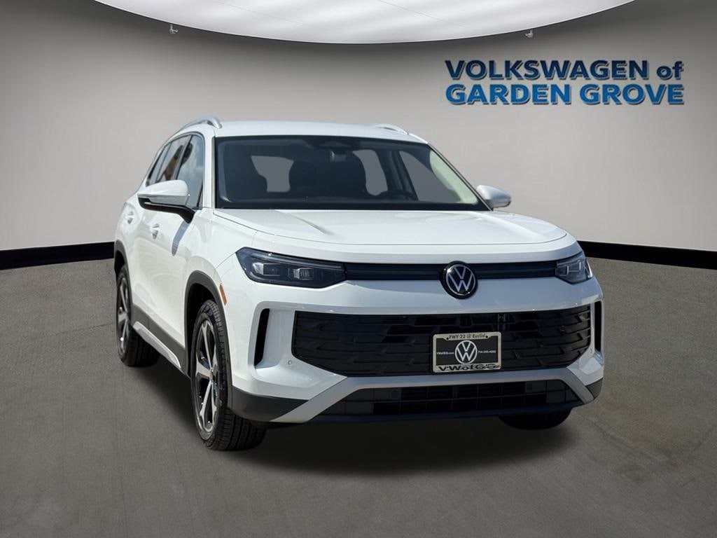 New 2025 Volkswagen Tiguan 2.0T SE SUV