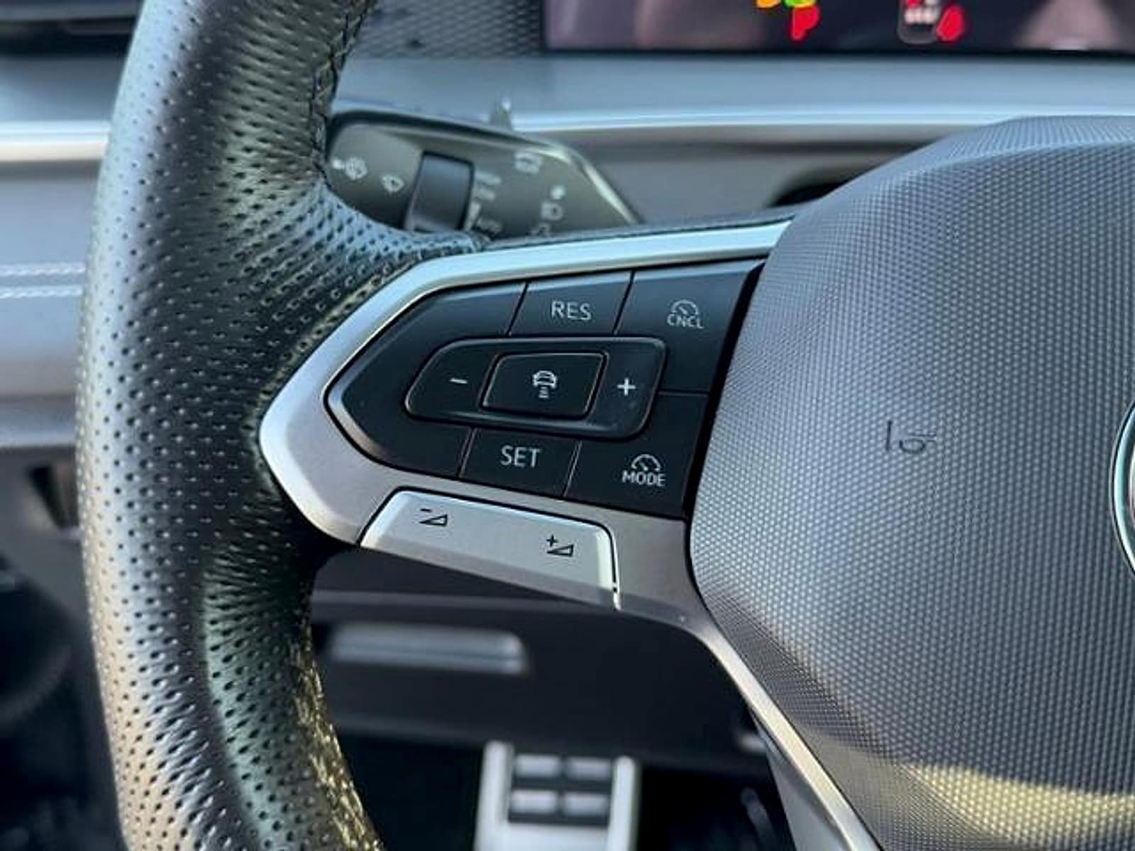 2026 Volkswagen Tiguan SE R-LINE BLACK - Photo 15