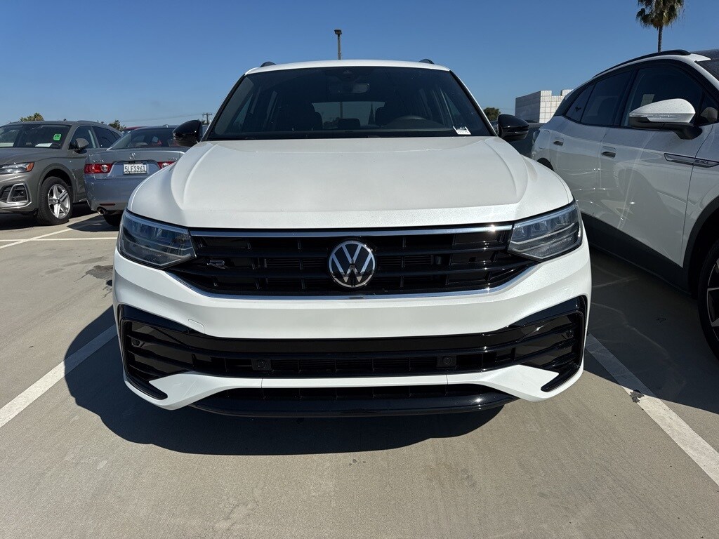 2023 Volkswagen Tiguan SE R-Line Black photo 2