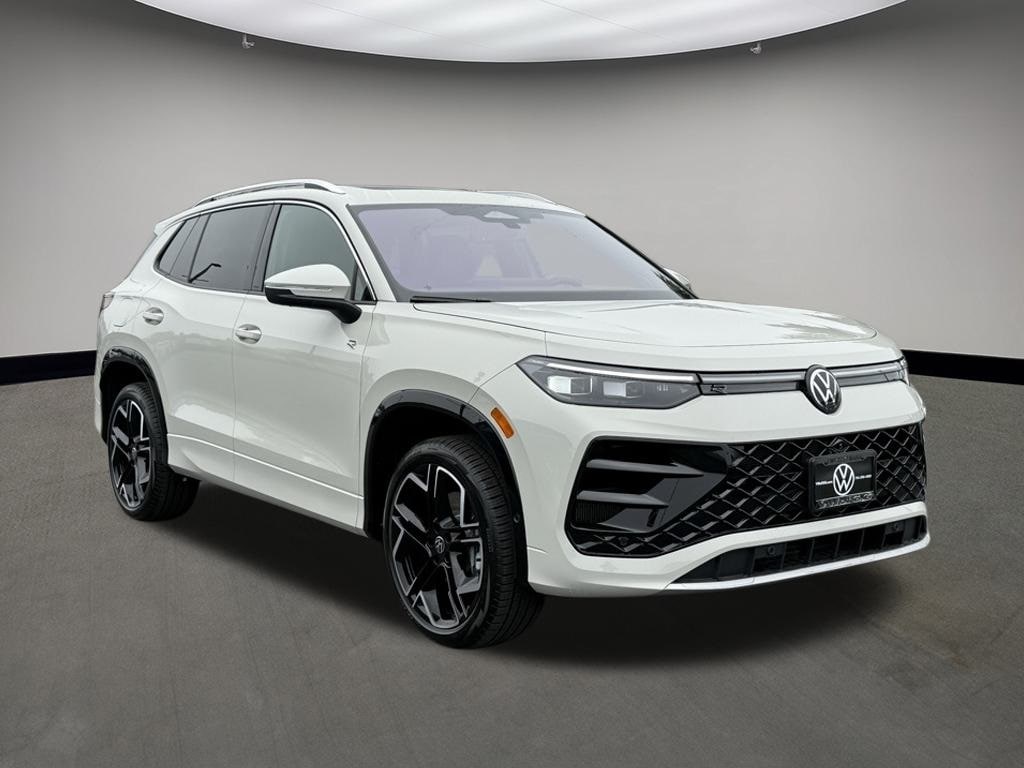 2026 Volkswagen Tiguan SEL R-LINE TURBO's photo