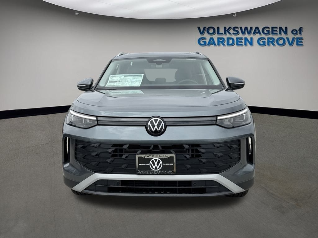 New 2025 Volkswagen Tiguan 2.0T SE SUV