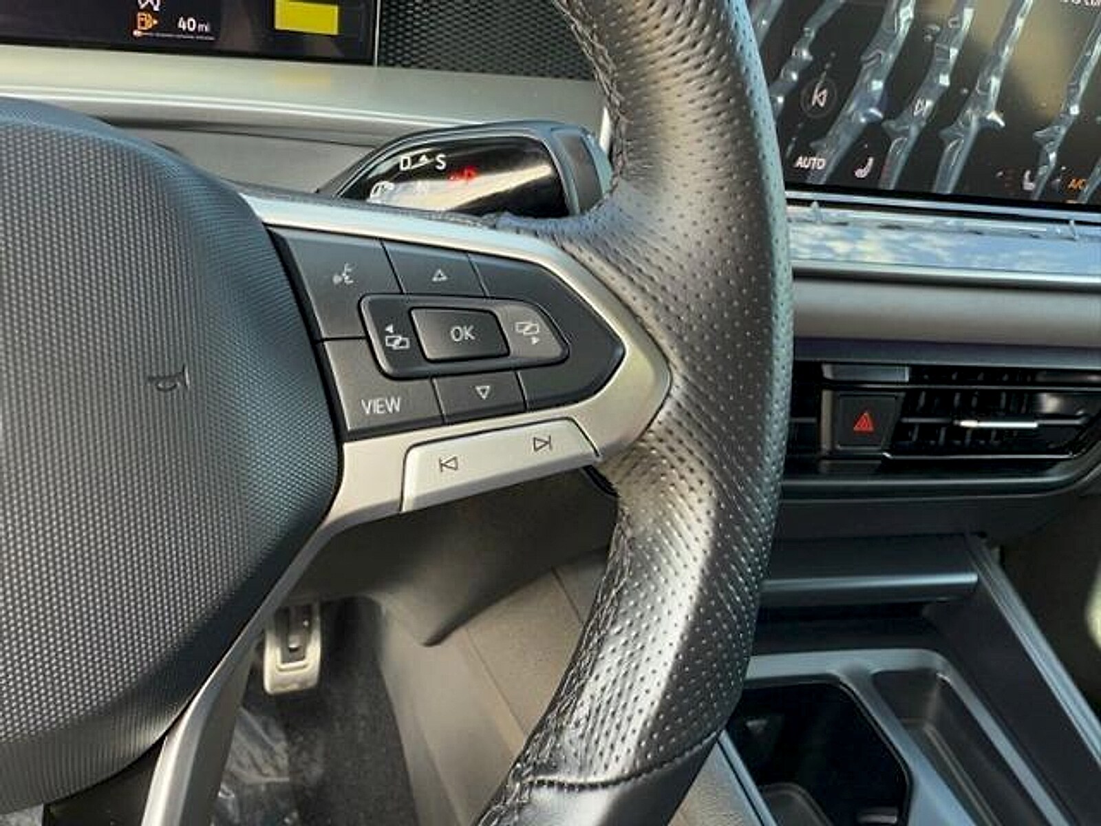 2026 Volkswagen Tiguan SE R-LINE BLACK - Photo 16