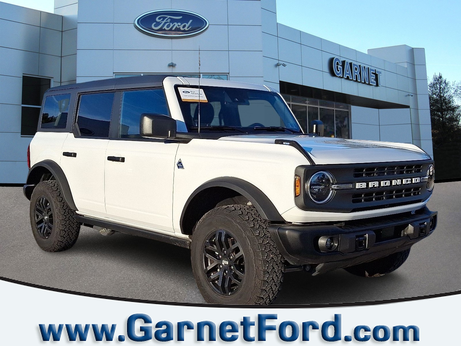 2023 Ford Bronco 4-Door Black Diamond's photo