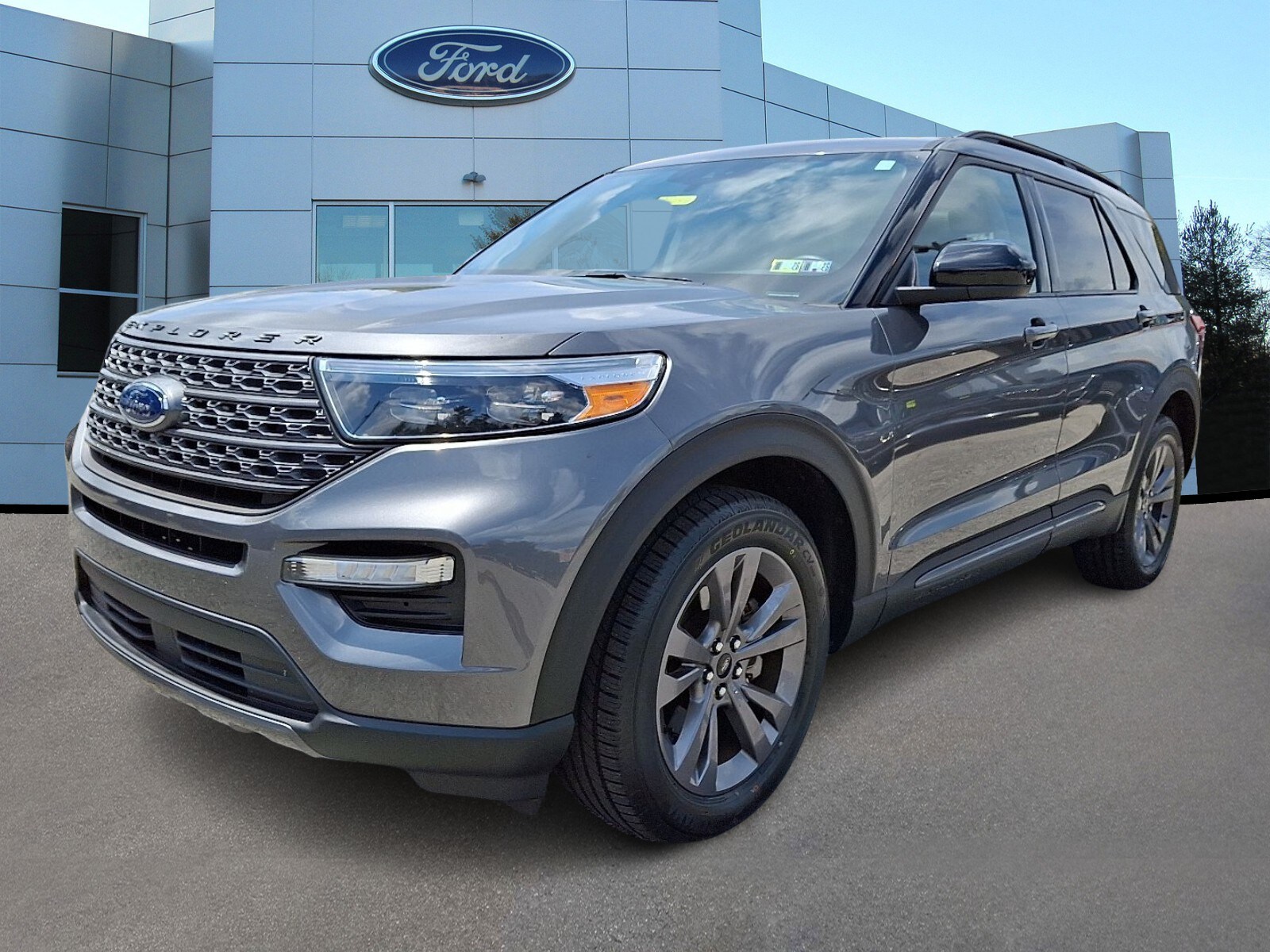 2023 Ford Explorer XLT photo 2