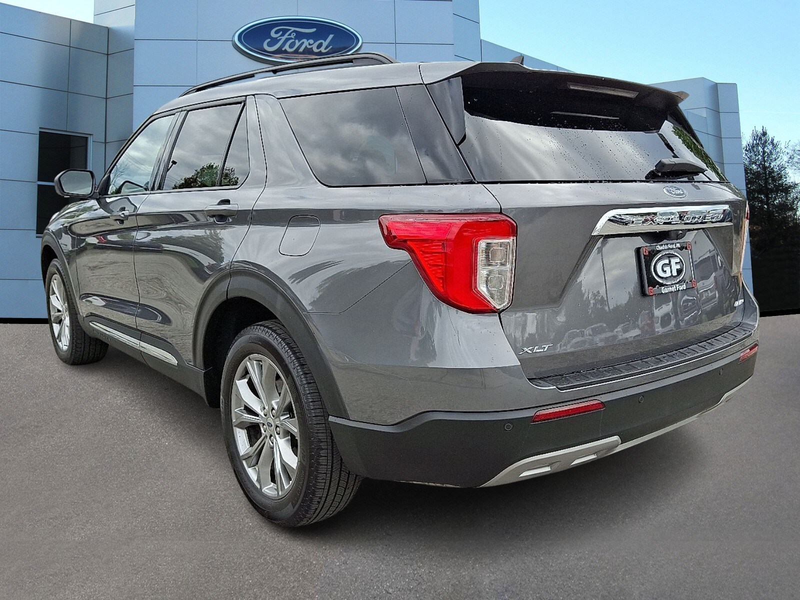 2023 Ford Explorer XLT photo 2