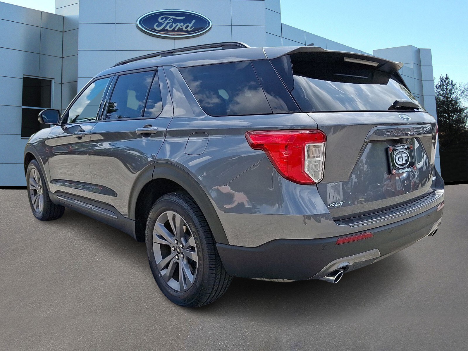 2023 Ford Explorer XLT photo 3