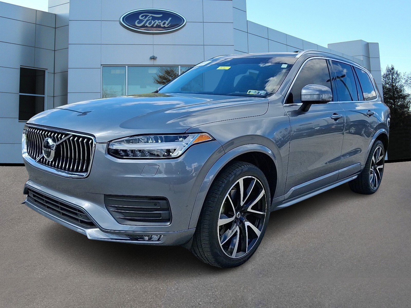 2020 Volvo XC90 T6 Momentum photo 3