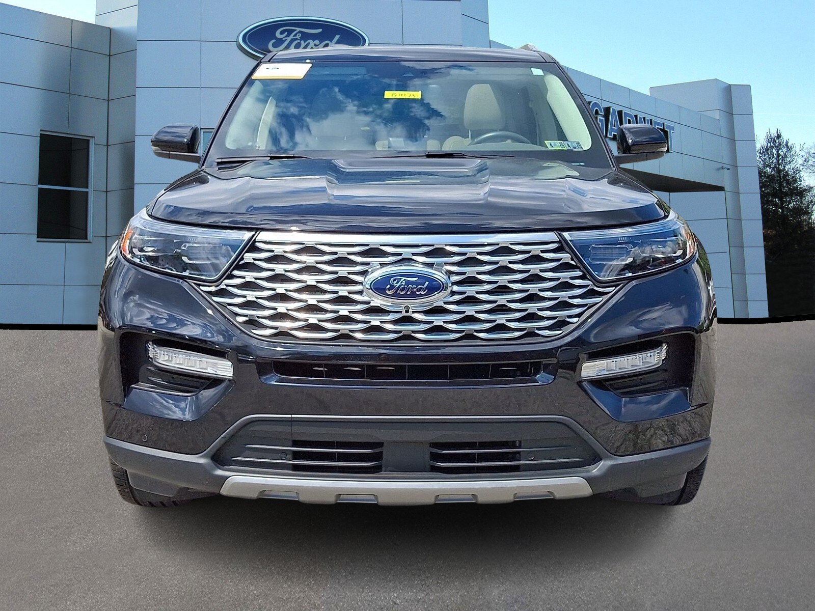 2023 Ford Explorer Platinum photo 2