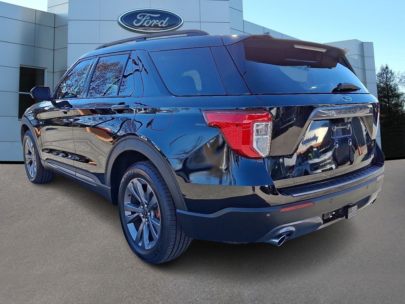 2021 Ford Explorer XLT photo 3