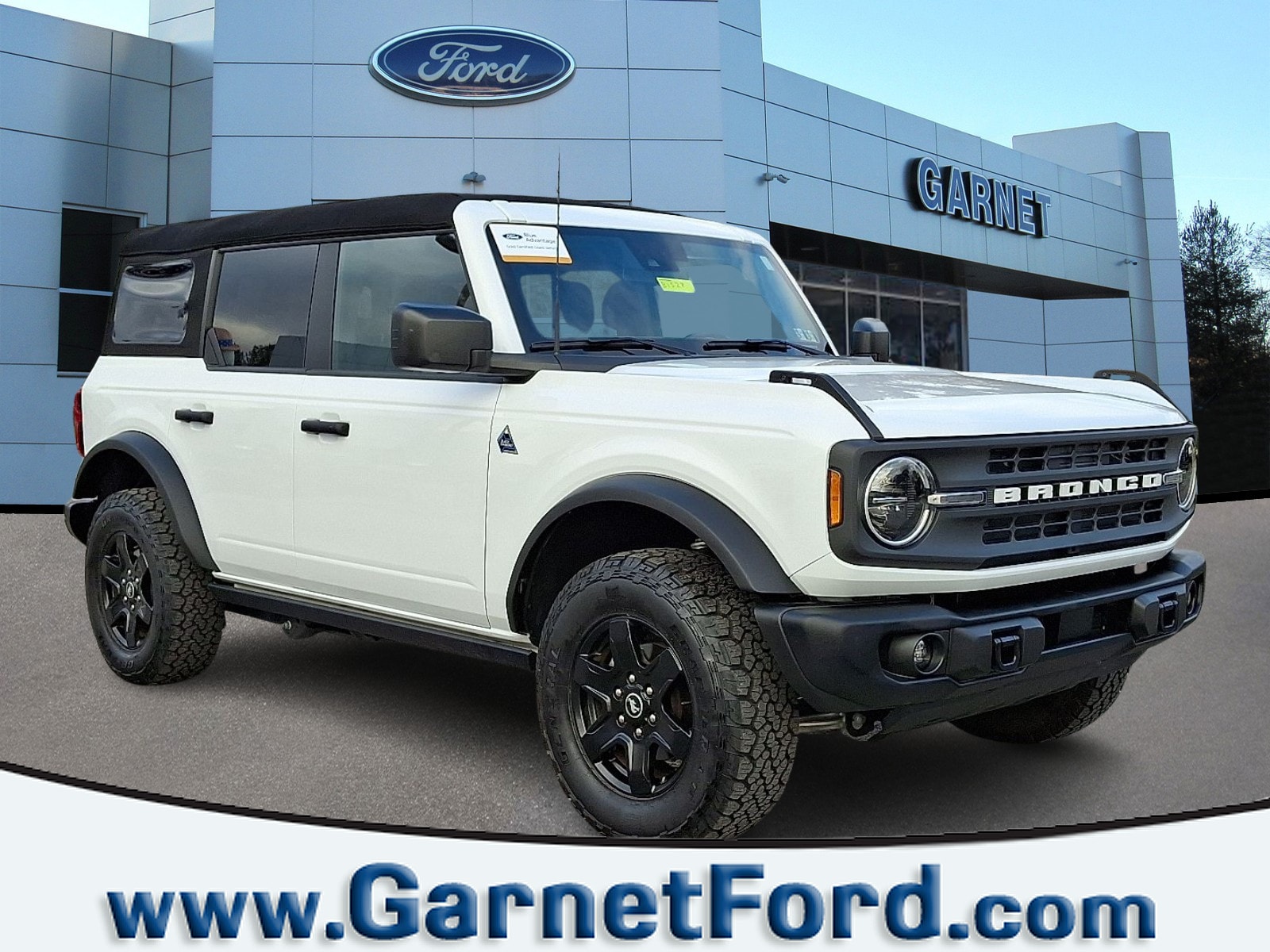 2024 Ford Bronco 4-Door Black Diamond's photo