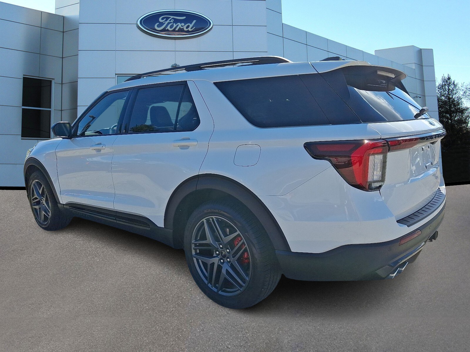2025 Ford Explorer ST photo 4