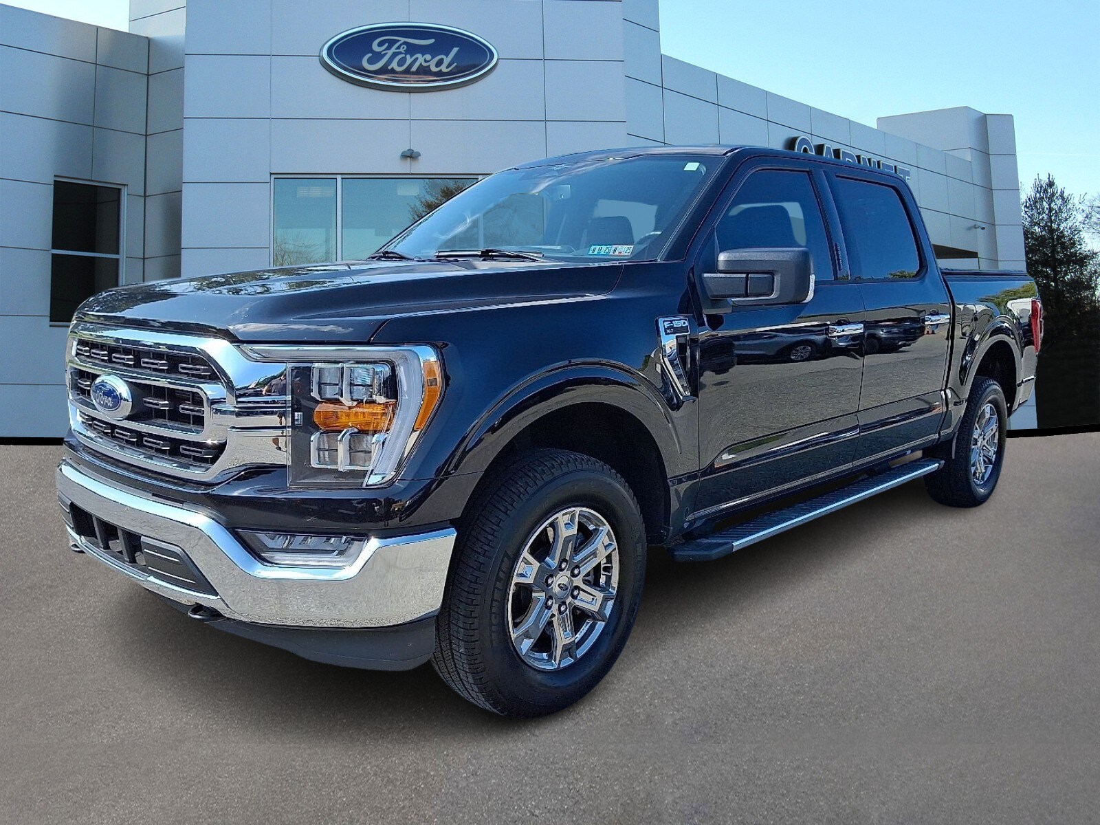 2023 Ford F-150 XLT photo 2