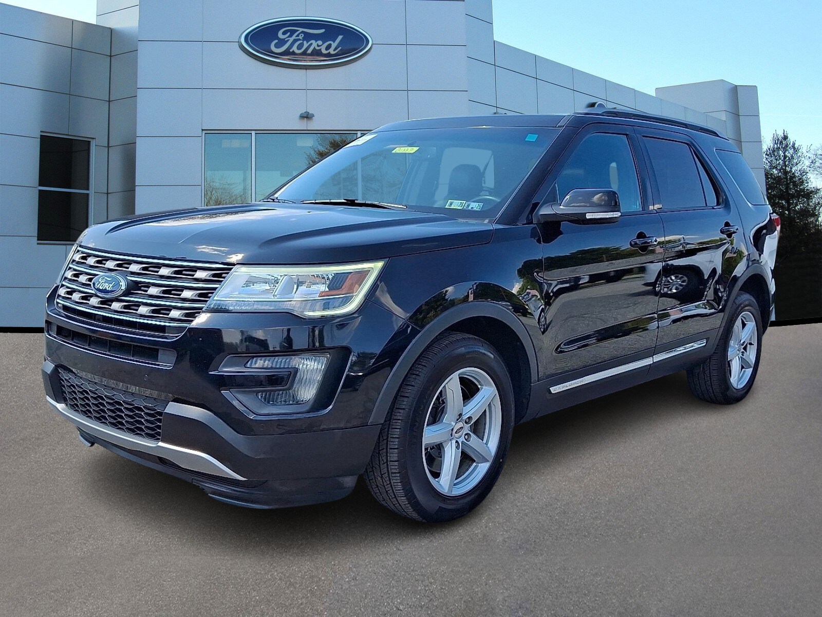 2016 Ford Explorer XLT photo 3