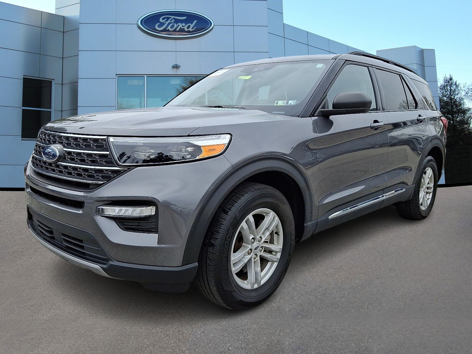 2023 Ford Explorer XLT photo 3