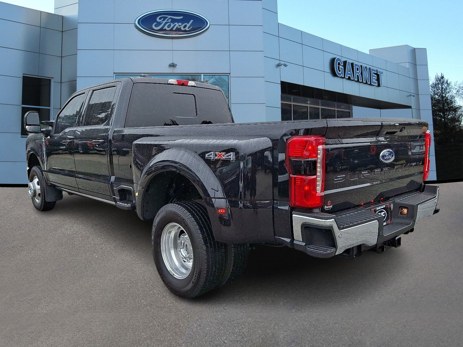 2023 Ford F-350 Lariat photo 2