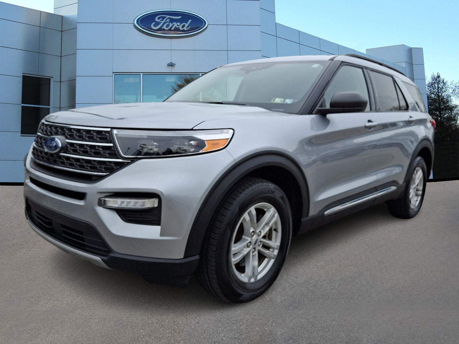 2022 Ford Explorer XLT photo 2