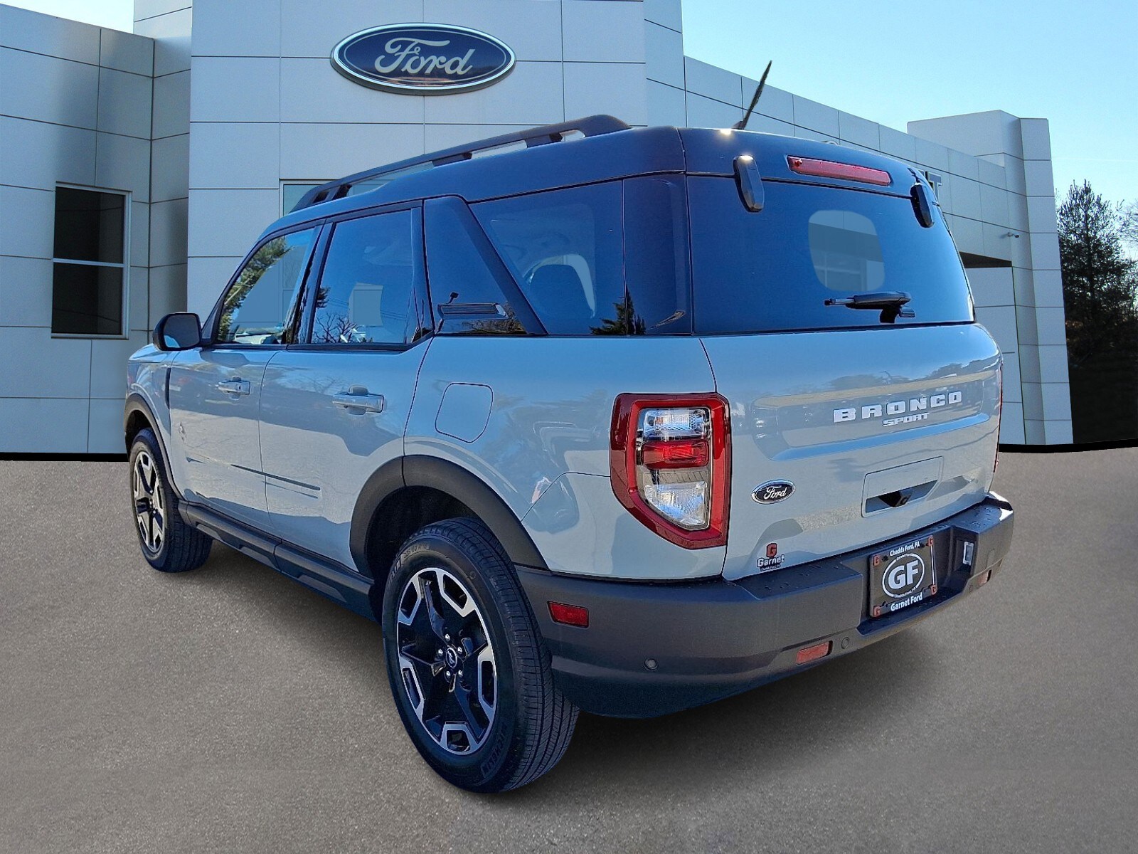 2024 Ford Bronco Sport Outer Banks photo 2