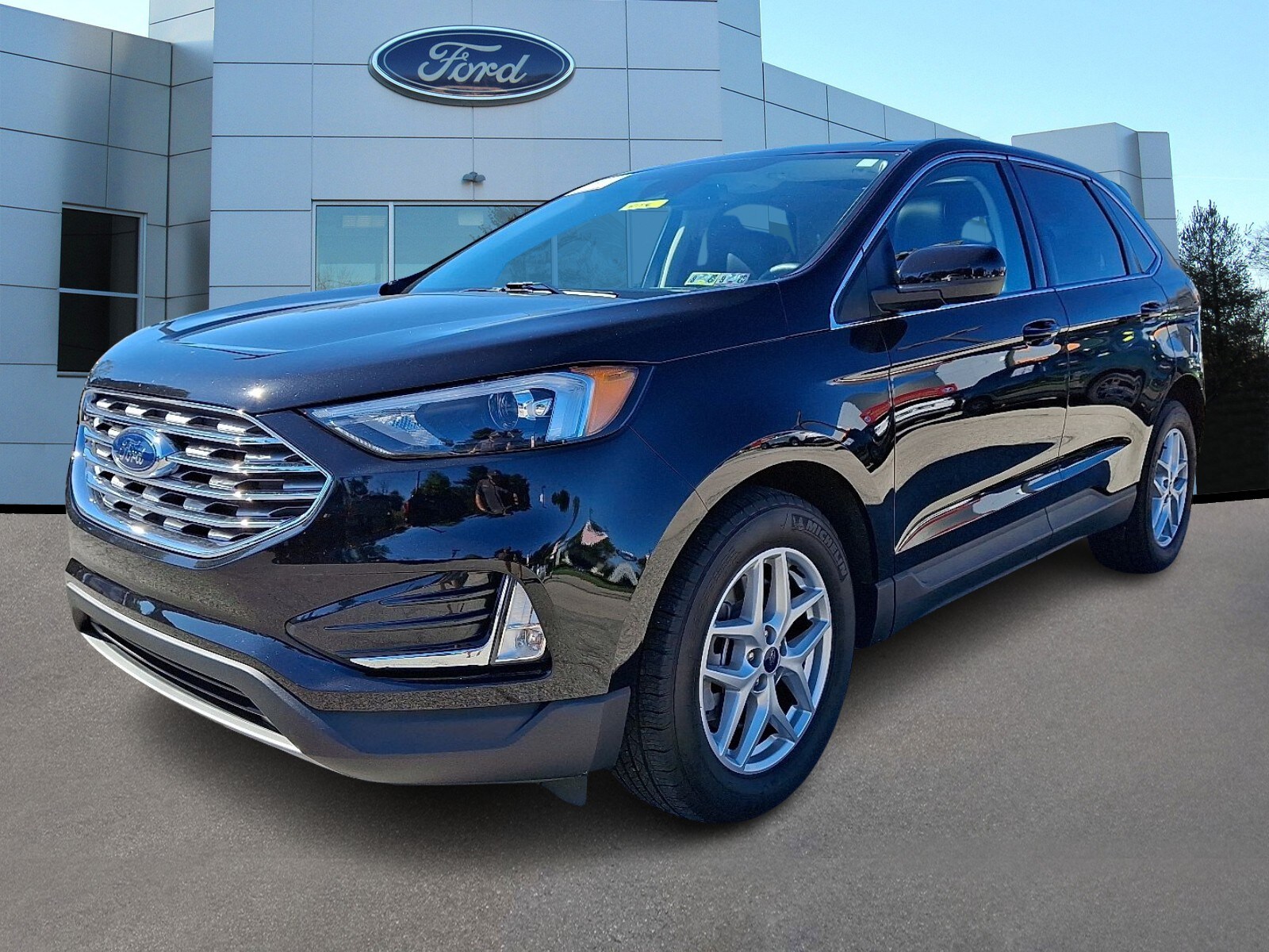 2022 Ford Edge SEL photo 2