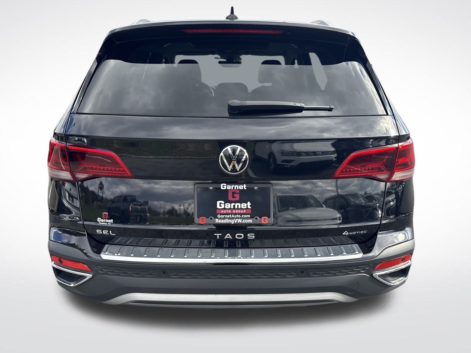 2022 Volkswagen Taos SEL photo 3