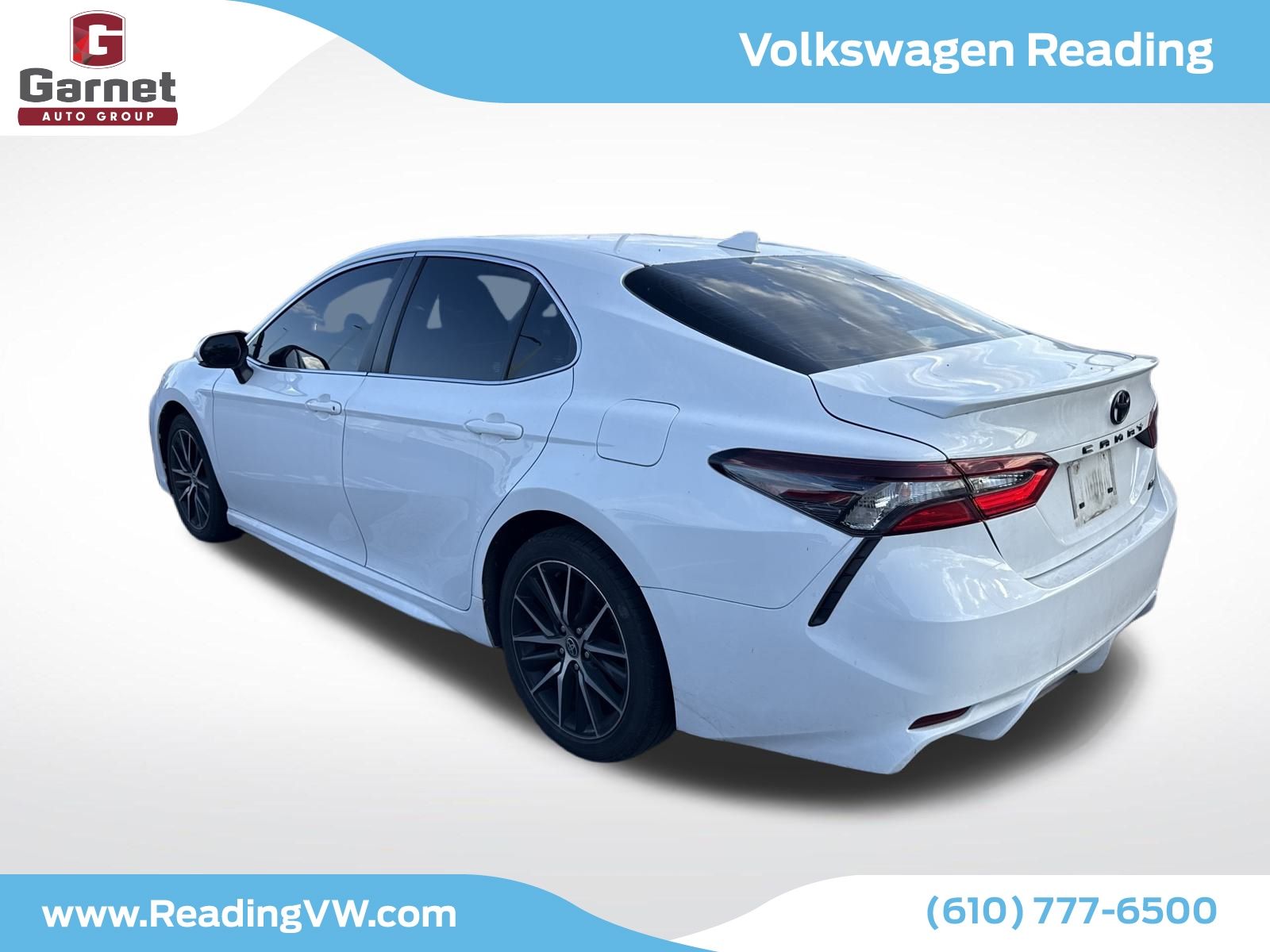 2022 Toyota Camry SE photo 3