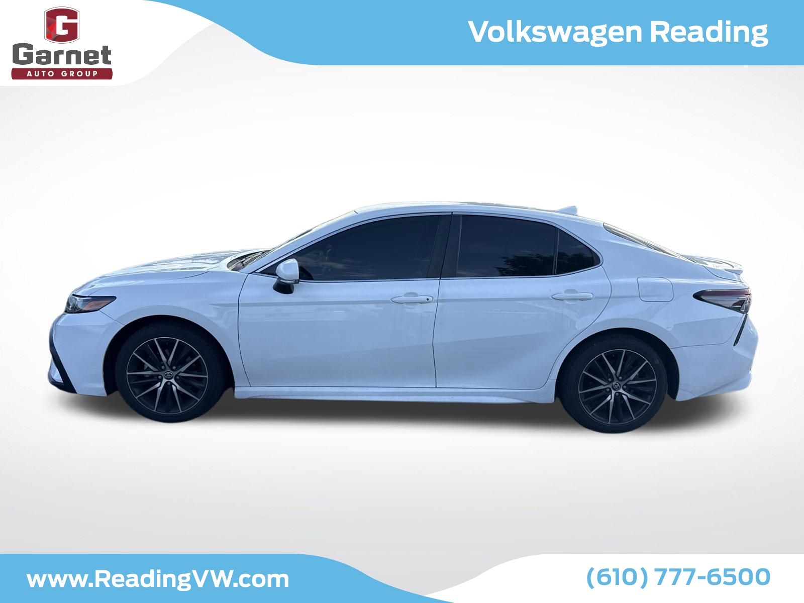2022 Toyota Camry SE photo 2