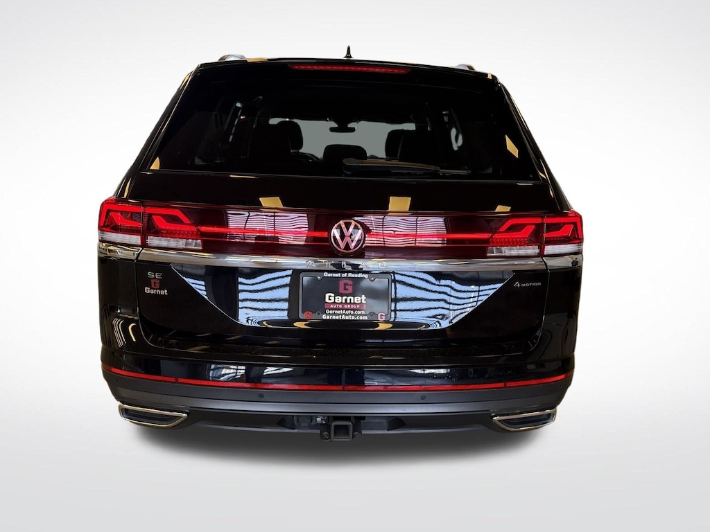 Used 2025 Volkswagen Atlas 2.0T SE w/Technology SUV