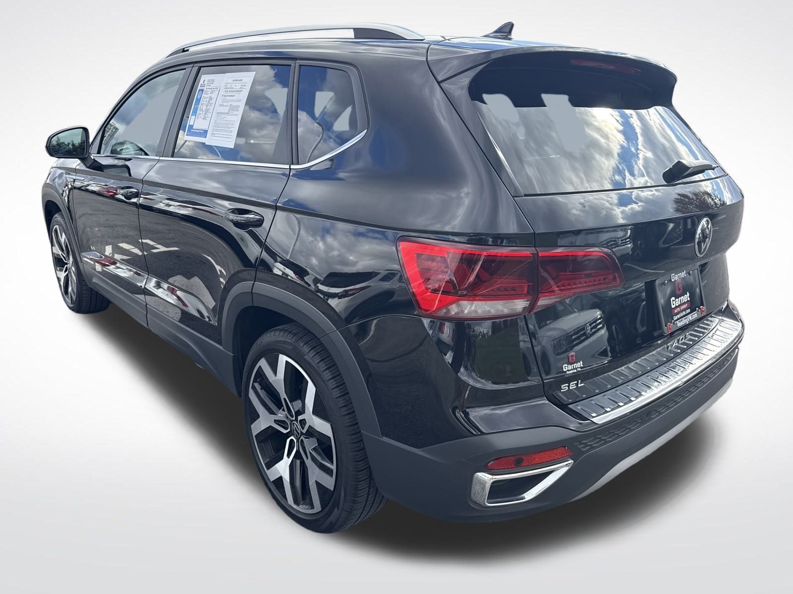 2022 Volkswagen Taos SEL photo 2