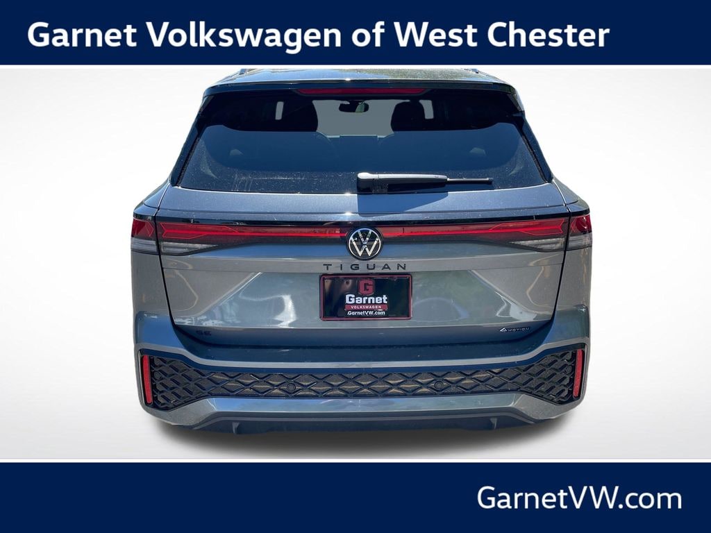 New 2026 Volkswagen Tiguan 2.0T SE R-Line Black SUV