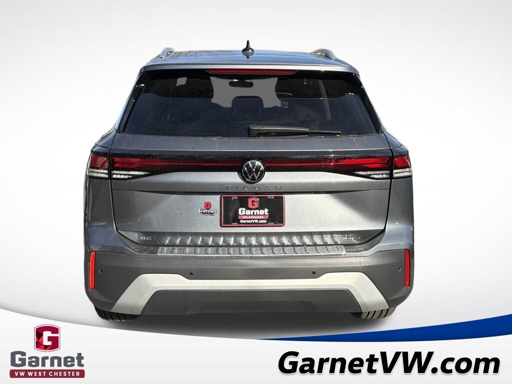 New 2025 Volkswagen Tiguan 2.0T SE SUV