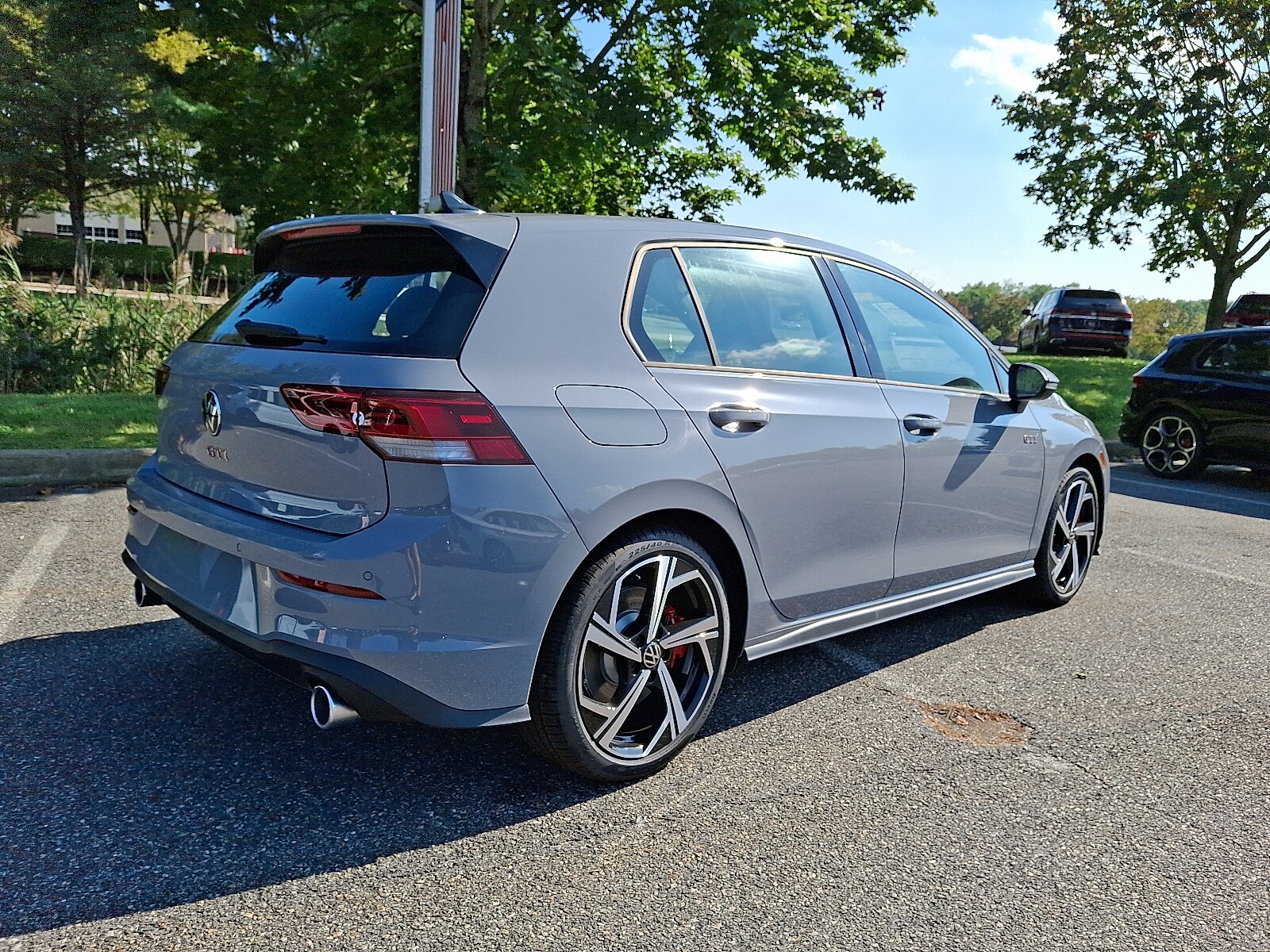2025 Volkswagen Golf GTI SE photo 4