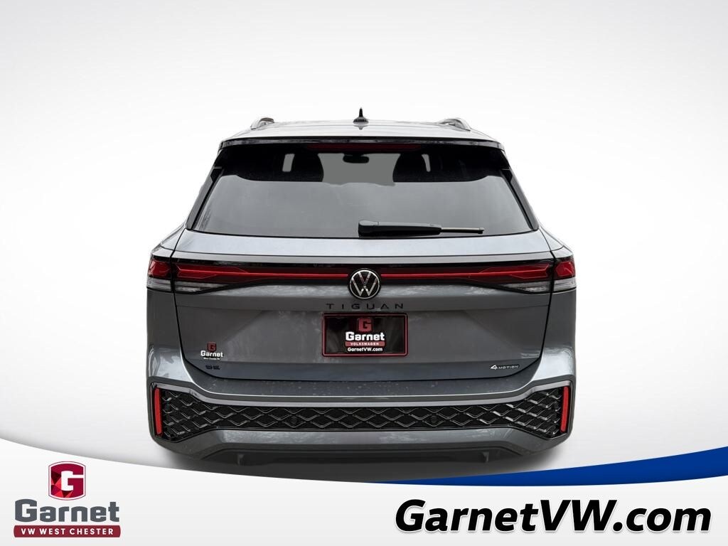New 2026 Volkswagen Tiguan SE R-Line Black SUV