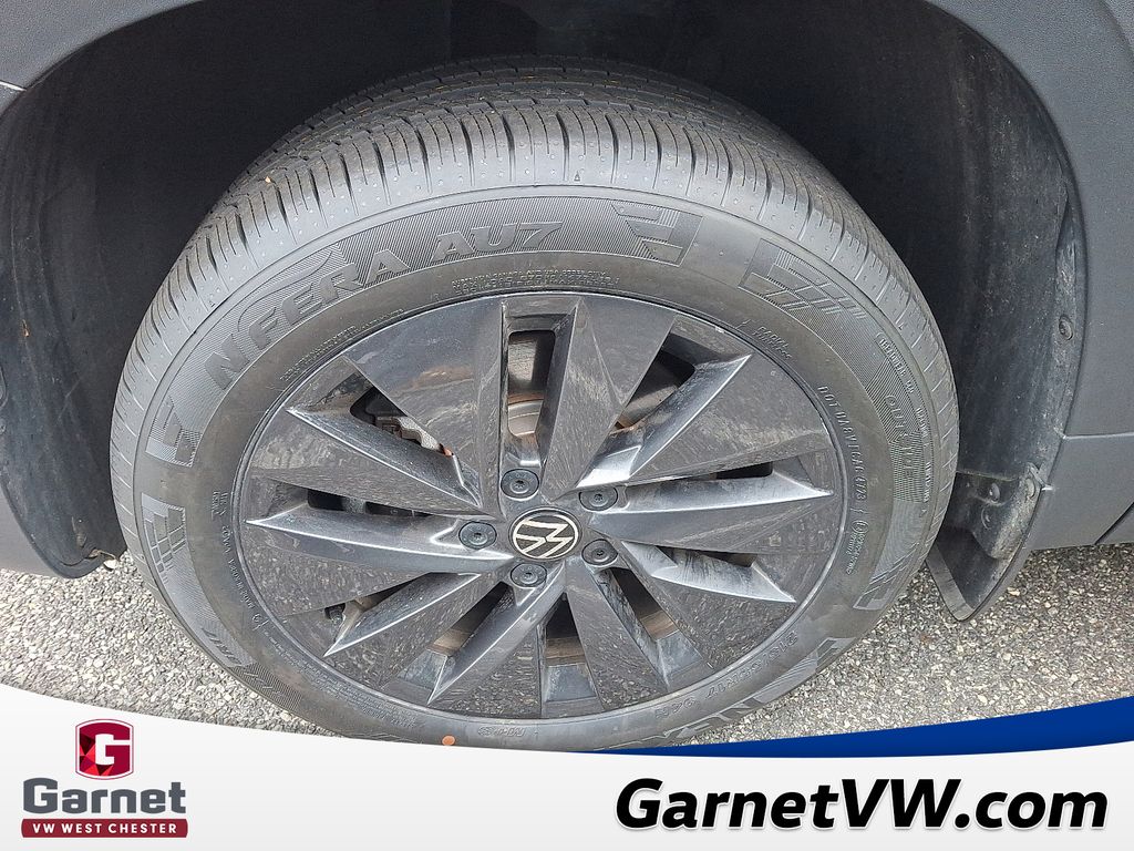 2023 Volkswagen Taos S photo 2