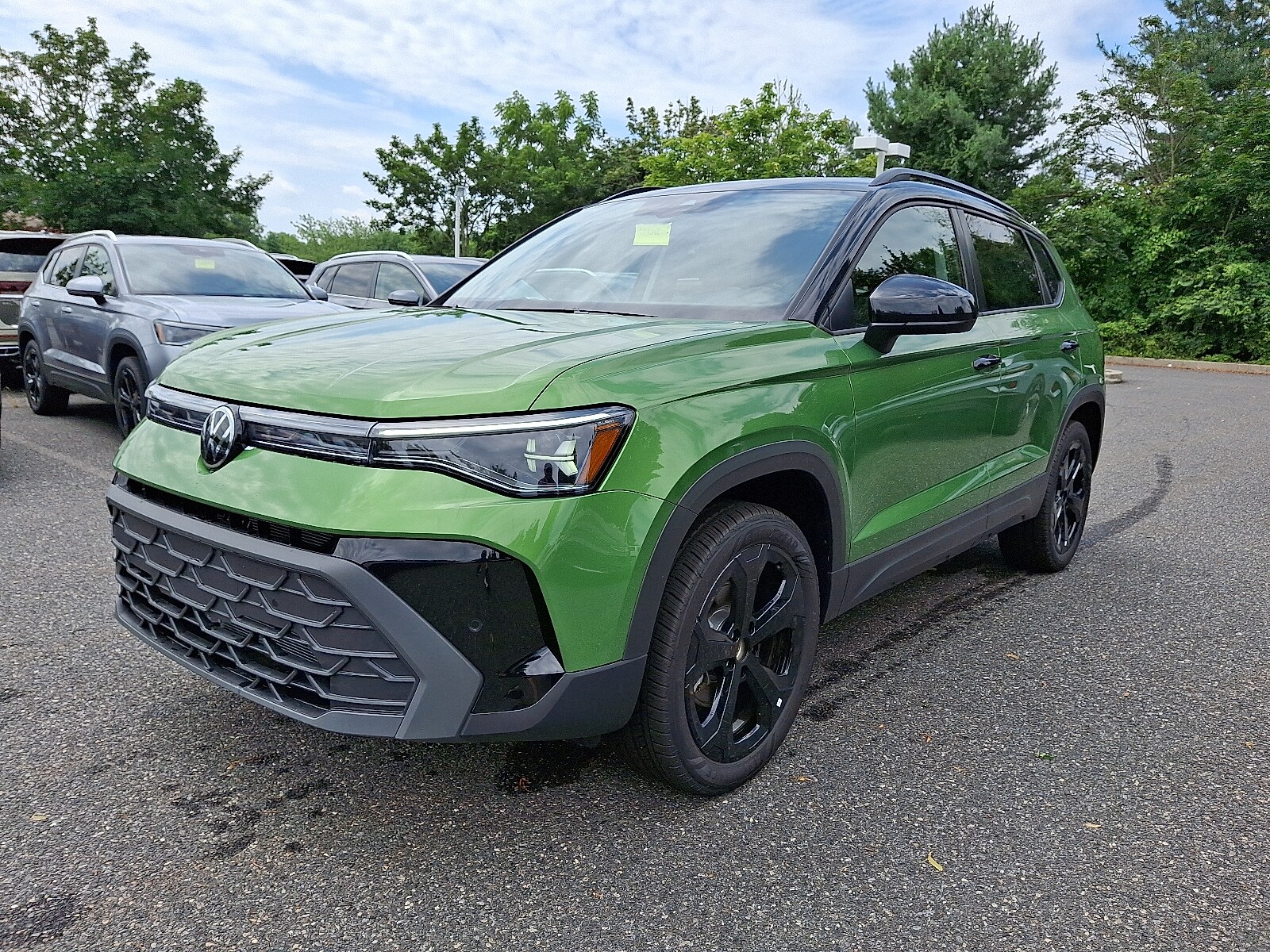 2025 Volkswagen Taos SE photo 2