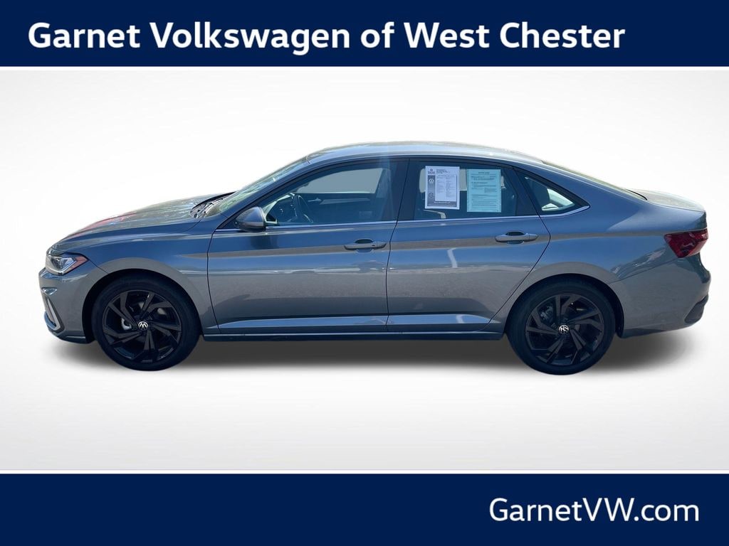 Certified 2025 Volkswagen Jetta 1.5T SE Sedan