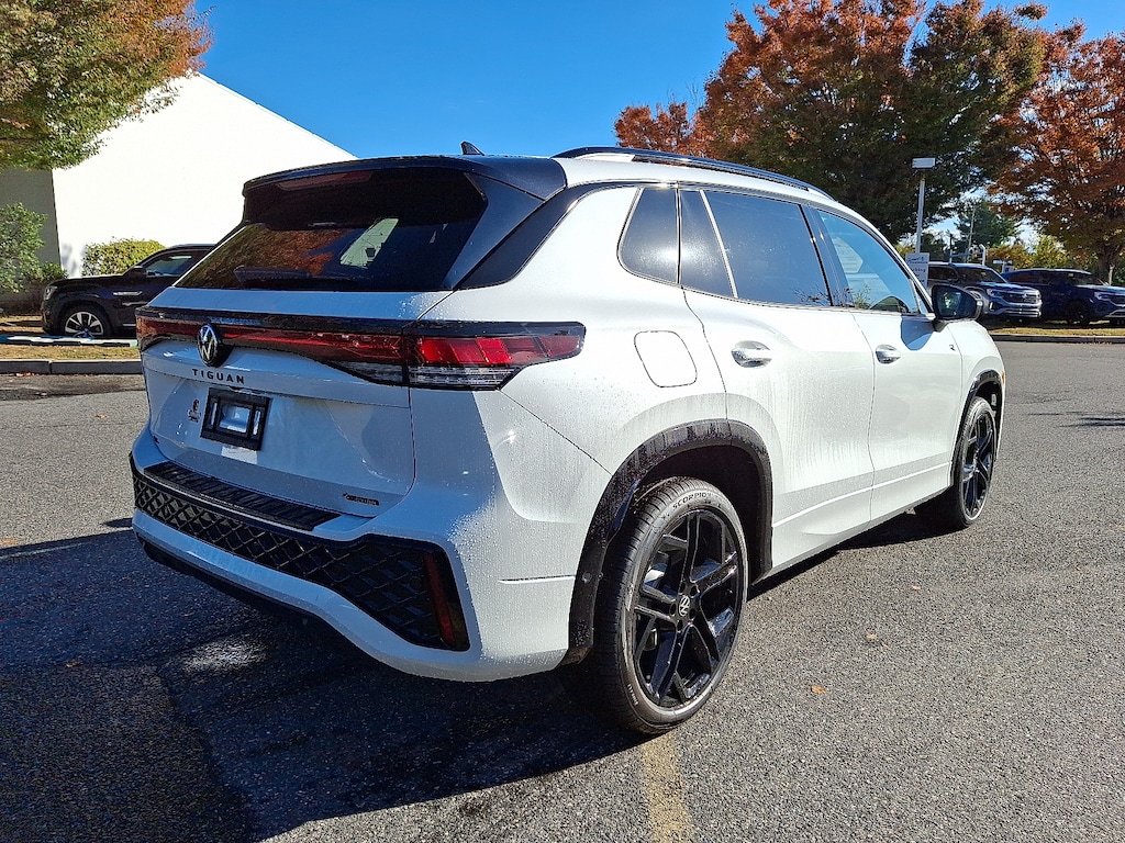 New 2025 Volkswagen Tiguan 2.0T SE R-Line Black SUV