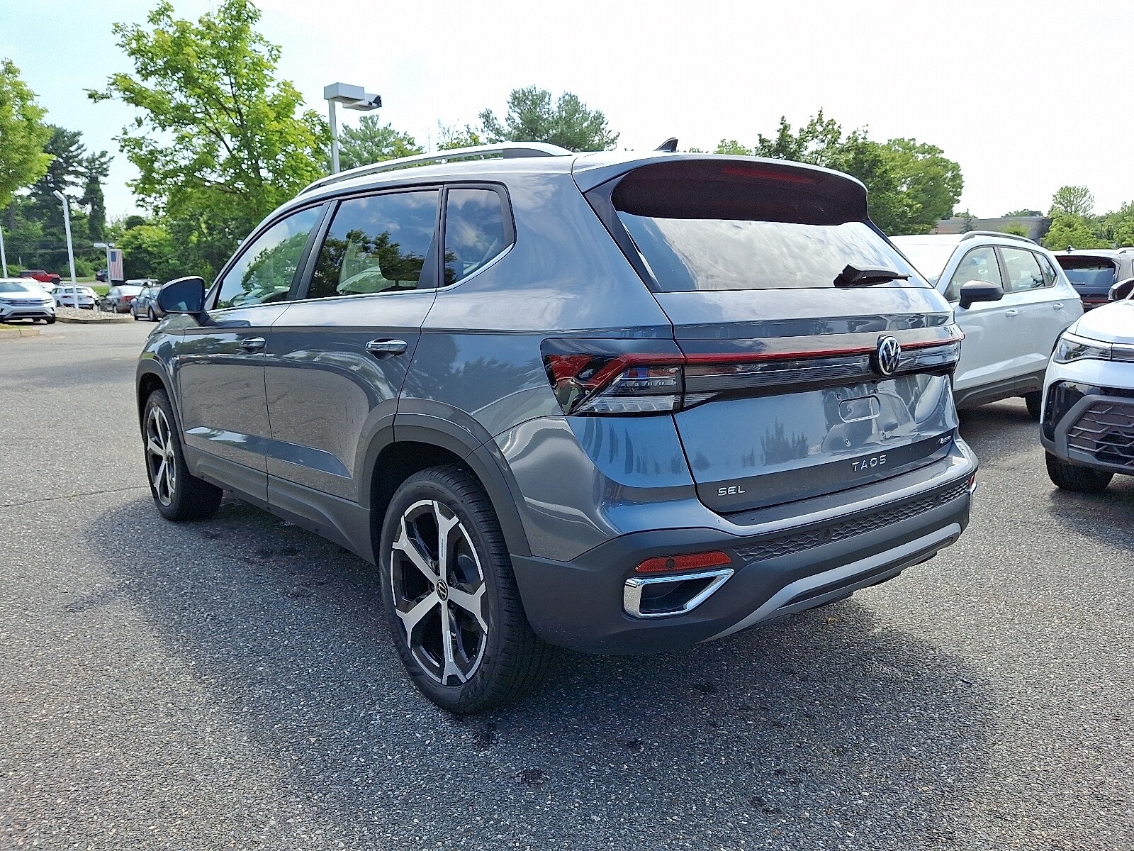 2025 Volkswagen Taos SEL photo 3