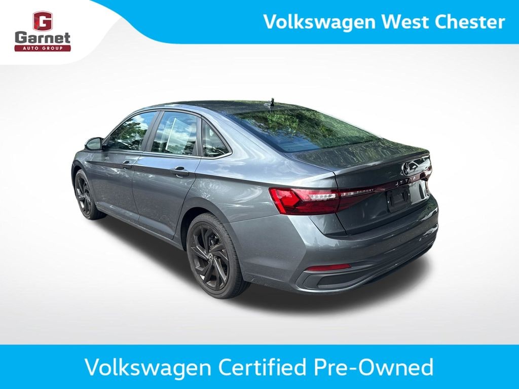 Certified 2025 Volkswagen Jetta 1.5T SE Sedan