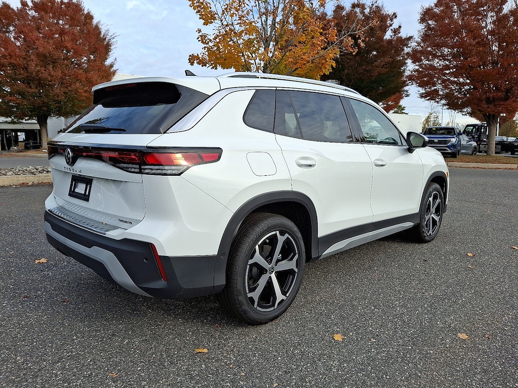 New 2025 Volkswagen Tiguan 2.0T SE SUV