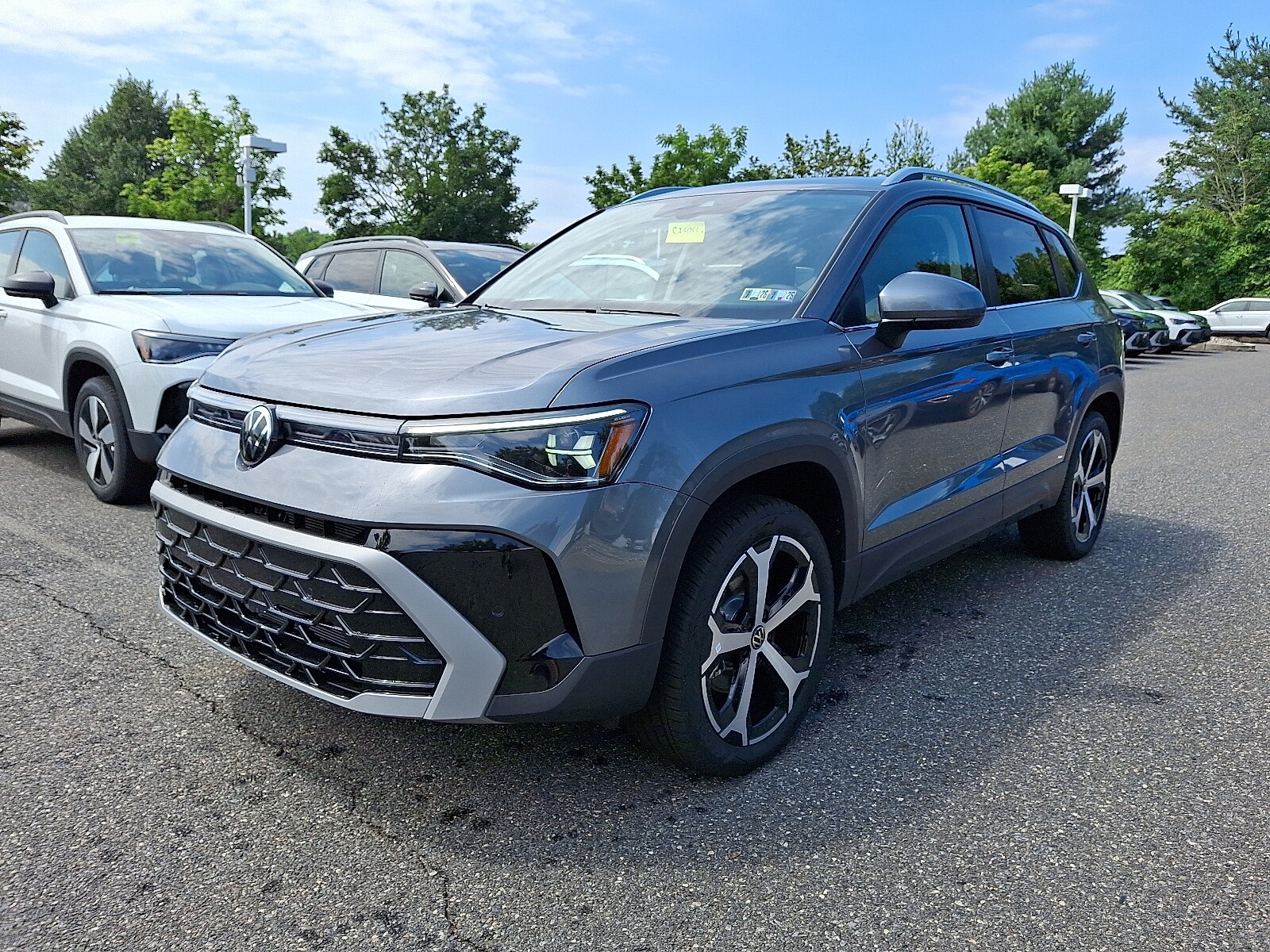2025 Volkswagen Taos SEL photo 2