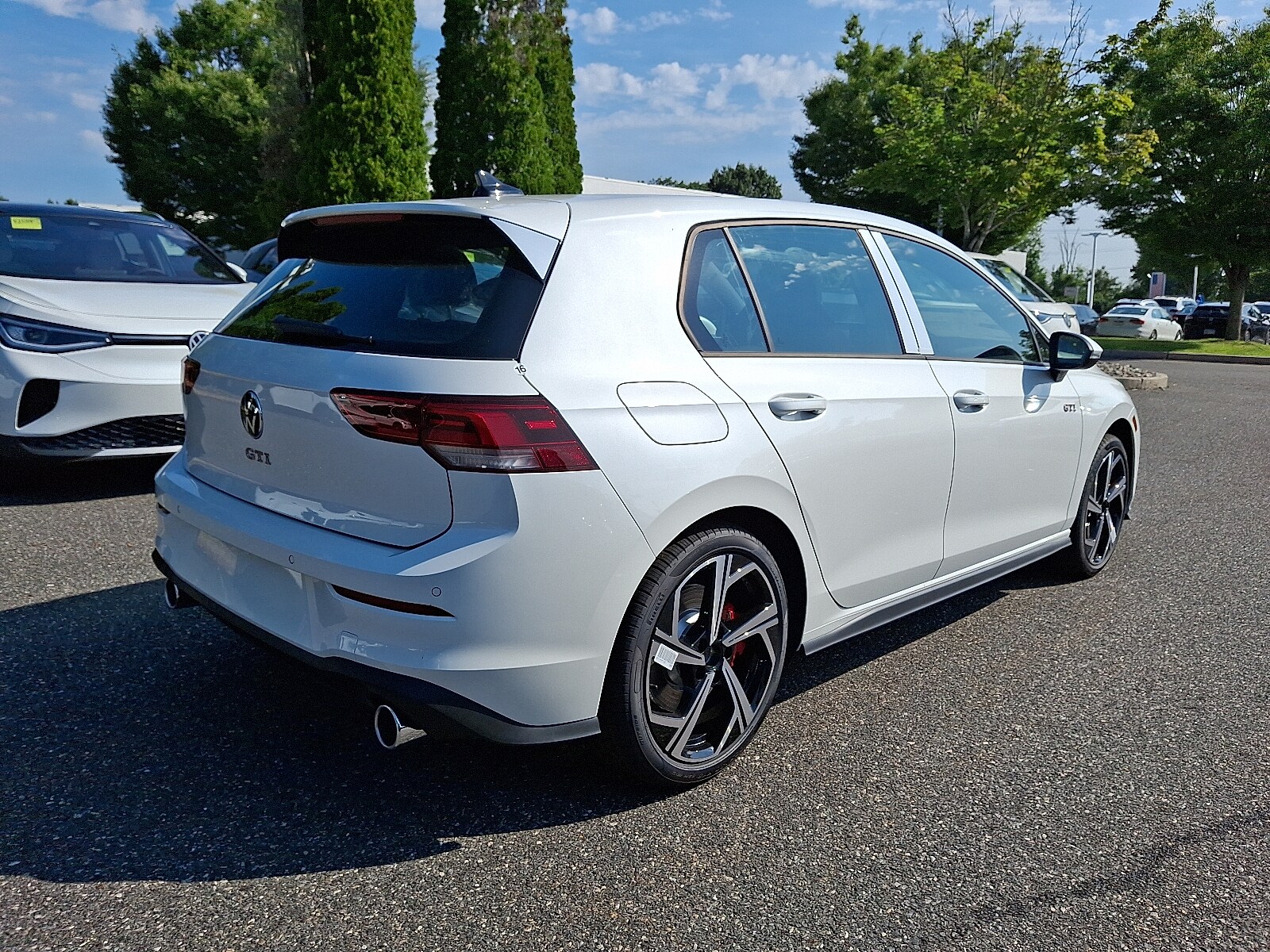 2025 Volkswagen Golf GTI SE photo 4