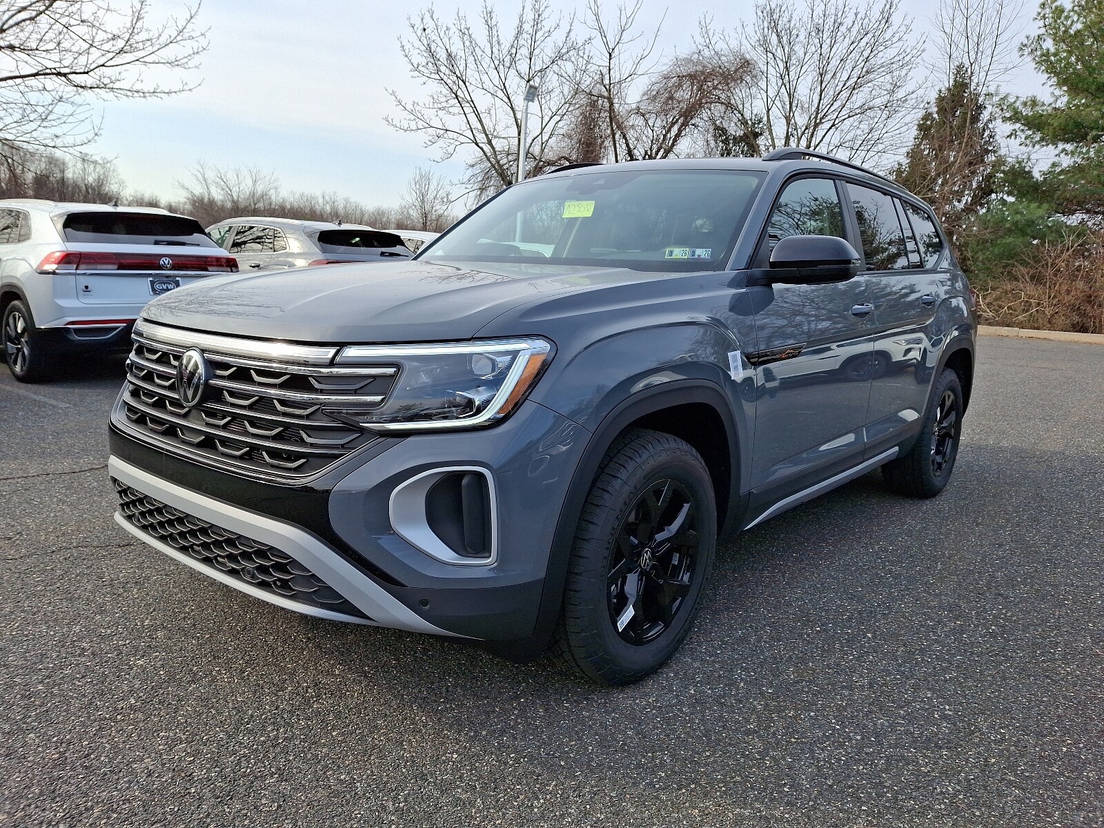 2025 Volkswagen Atlas Peak Edition SE photo 2