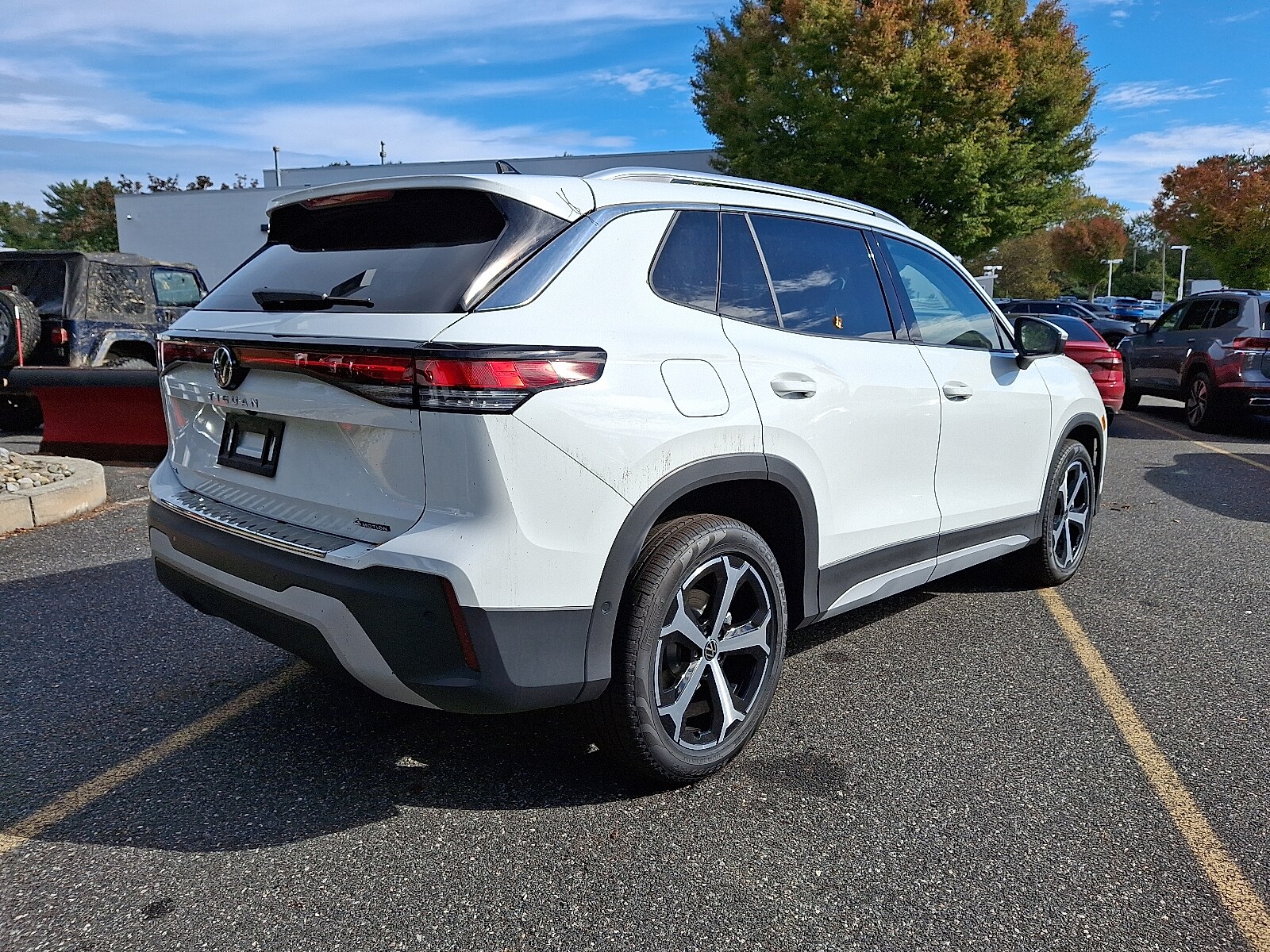 2025 Volkswagen Tiguan SE photo 3