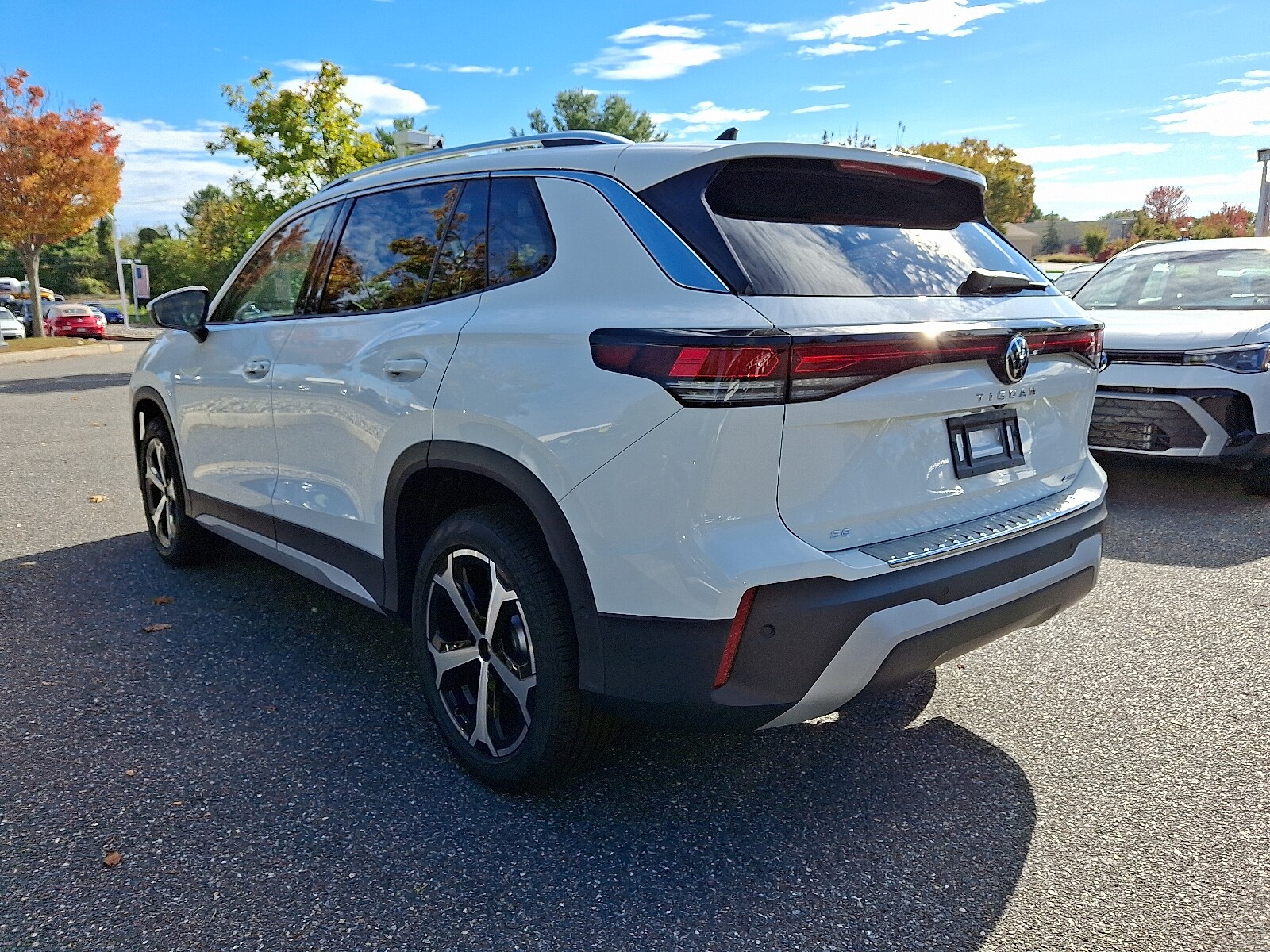 2025 Volkswagen Tiguan SE photo 3