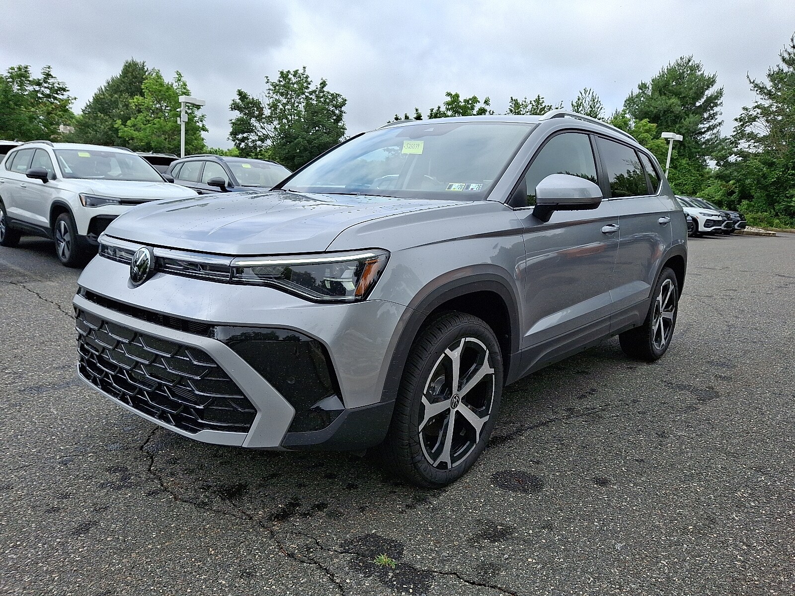 2025 Volkswagen Taos SEL photo 2