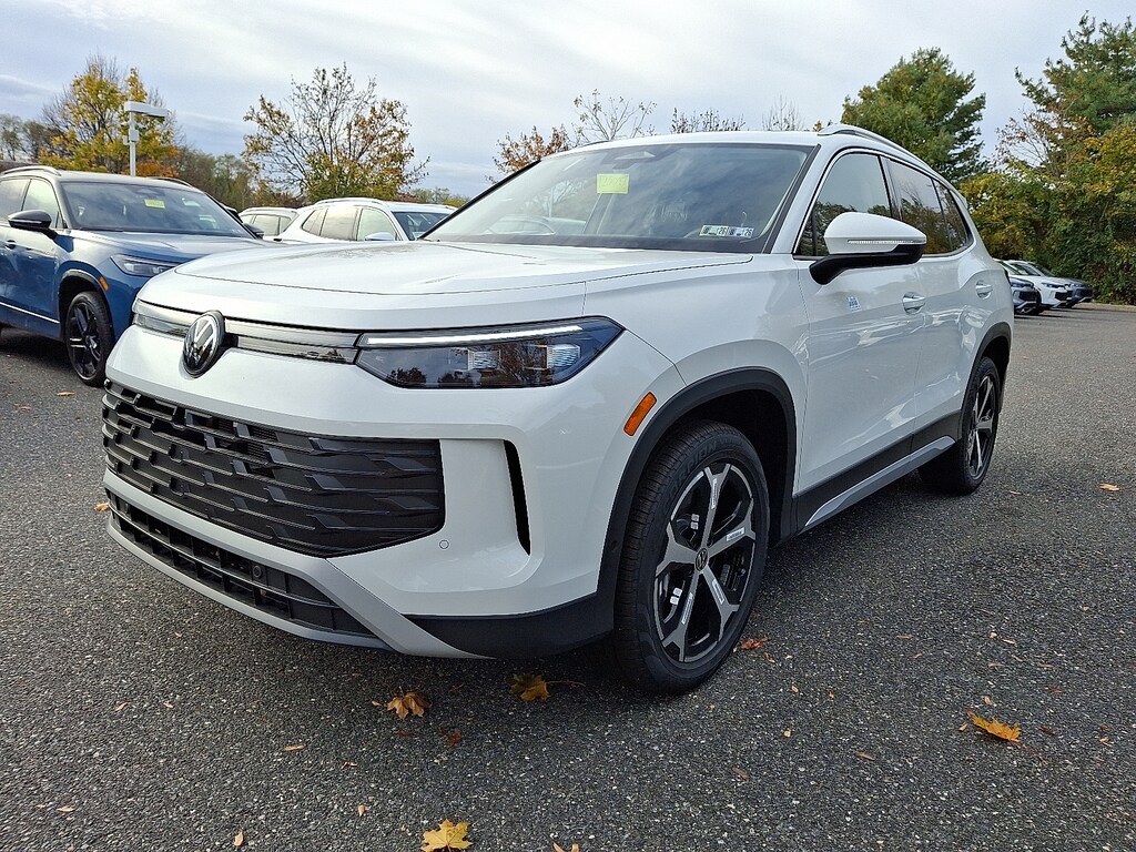 New 2025 Volkswagen Tiguan 2.0T SE SUV