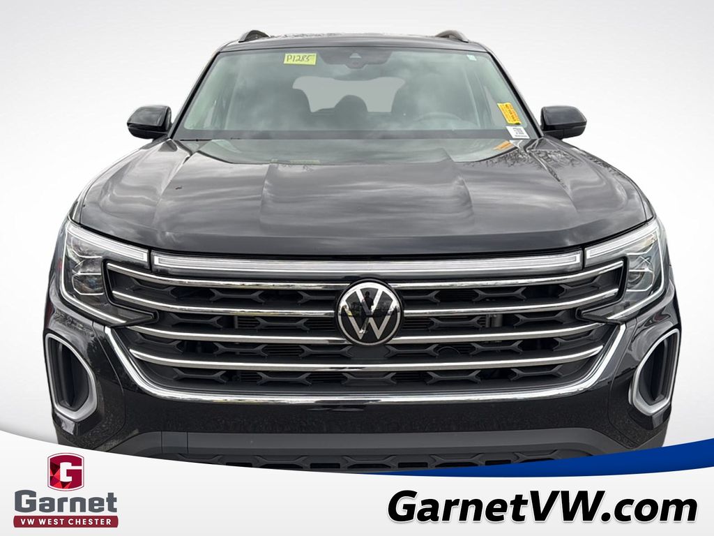 2025 Volkswagen Atlas SE photo 2
